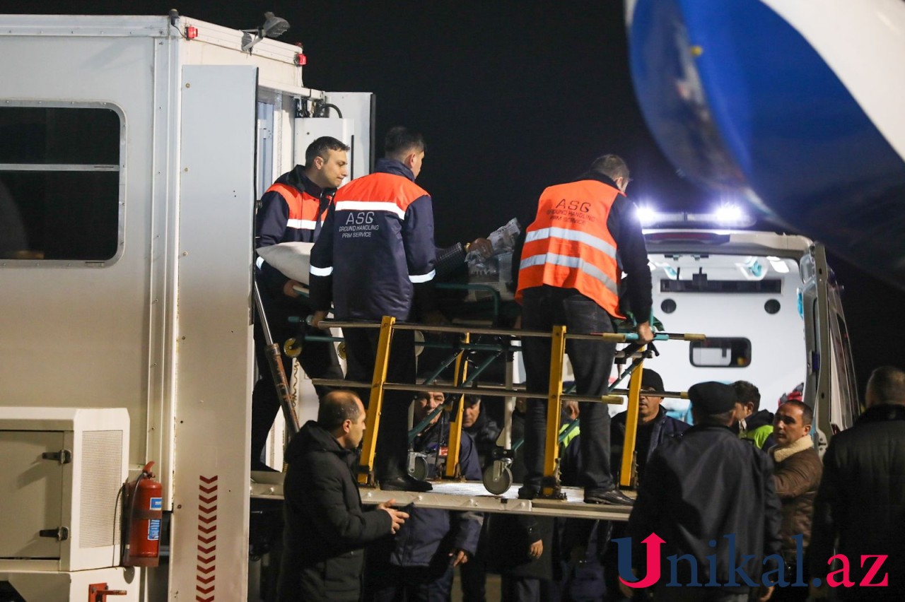 Yaralılar ambulanslarla aparılır - VİDEO